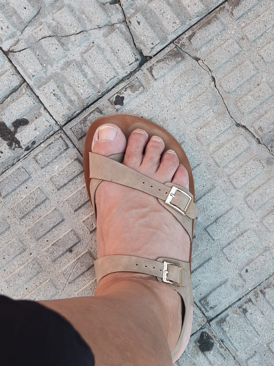 Customer photo review of Glow II - Barefoot Sandalias
