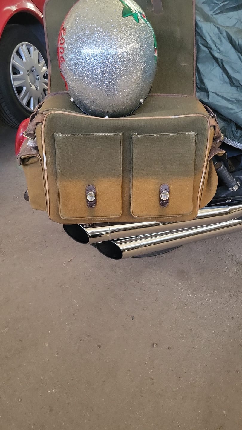 Customer photo review of expedition saddlebag for speed twin/thruxton 1200
