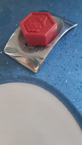Customer photo review of Sapone Vegetale con Miele e Frutti Rossi - 100g