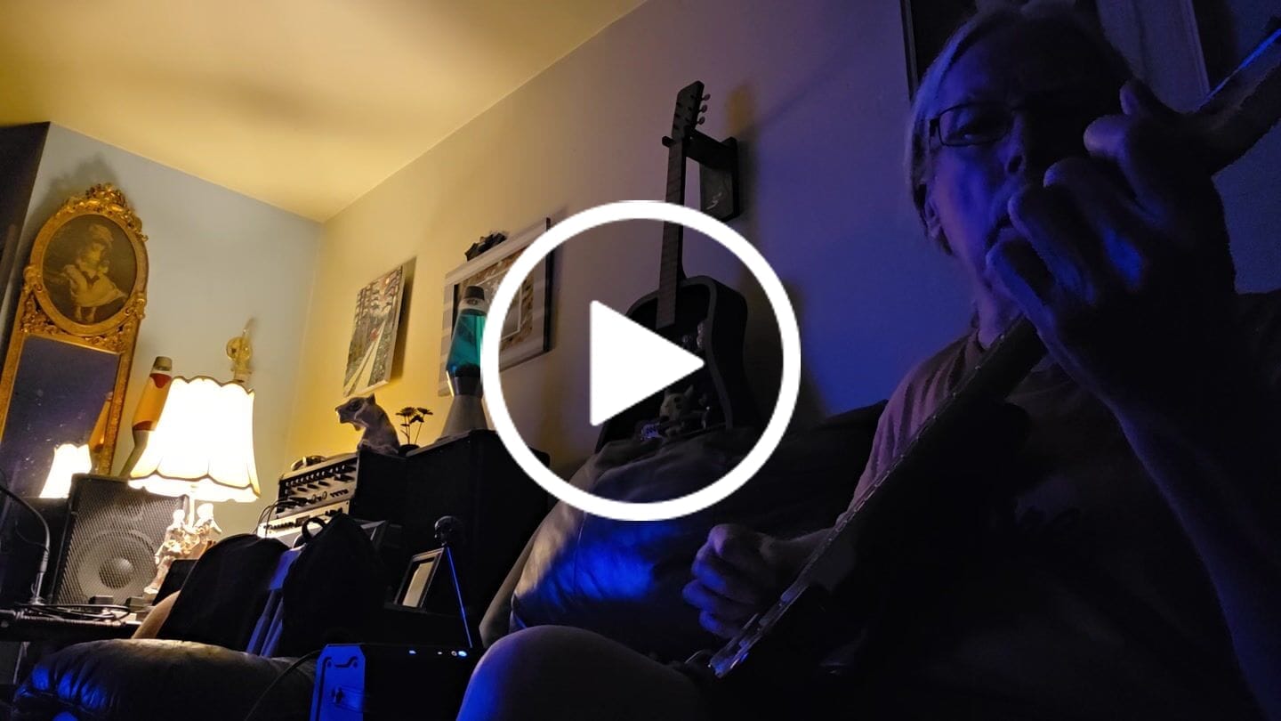 Customer video review of TuneBomb 10W Portable, Rechargeable Practice Mini Amp – For Guitar & Bass