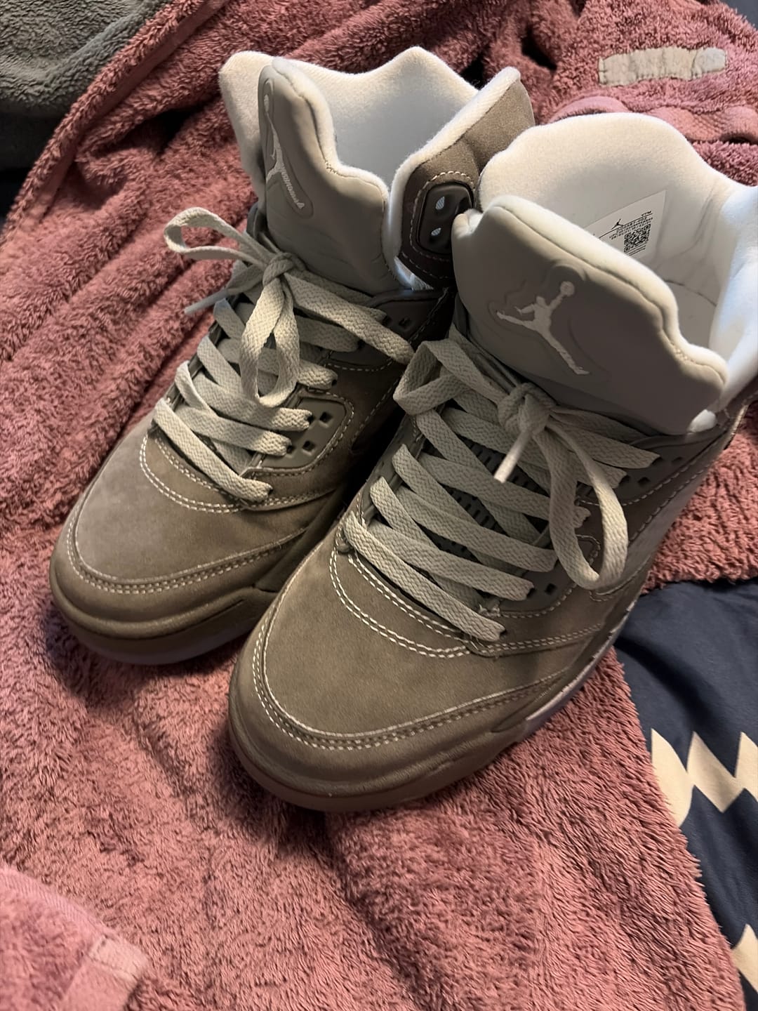 Customer photo review of Jordan 5 "Wolf Grey (2026)"