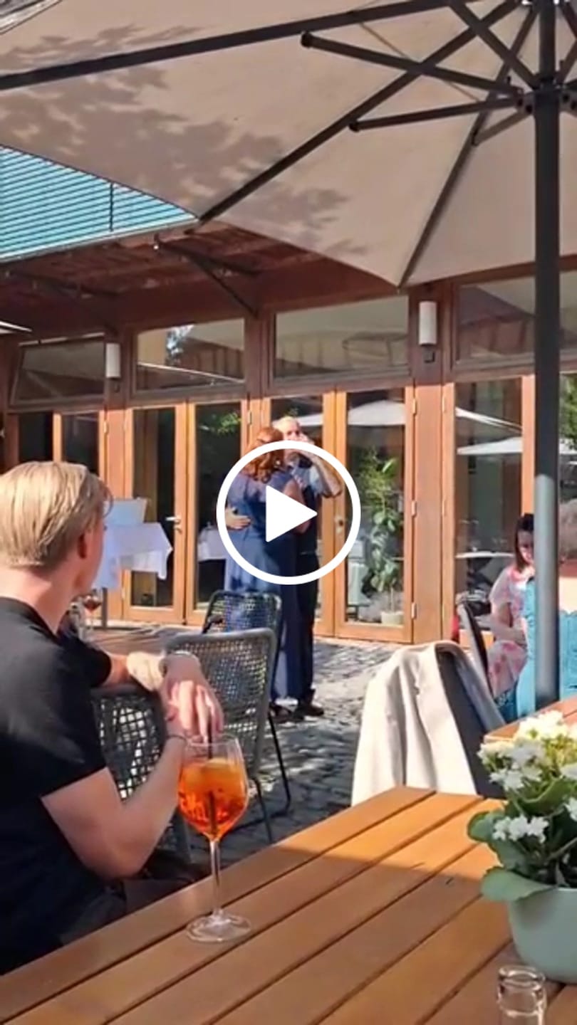 Customer video review of Persönlicher Song - Eure Geschichte als einzigartiges Lied