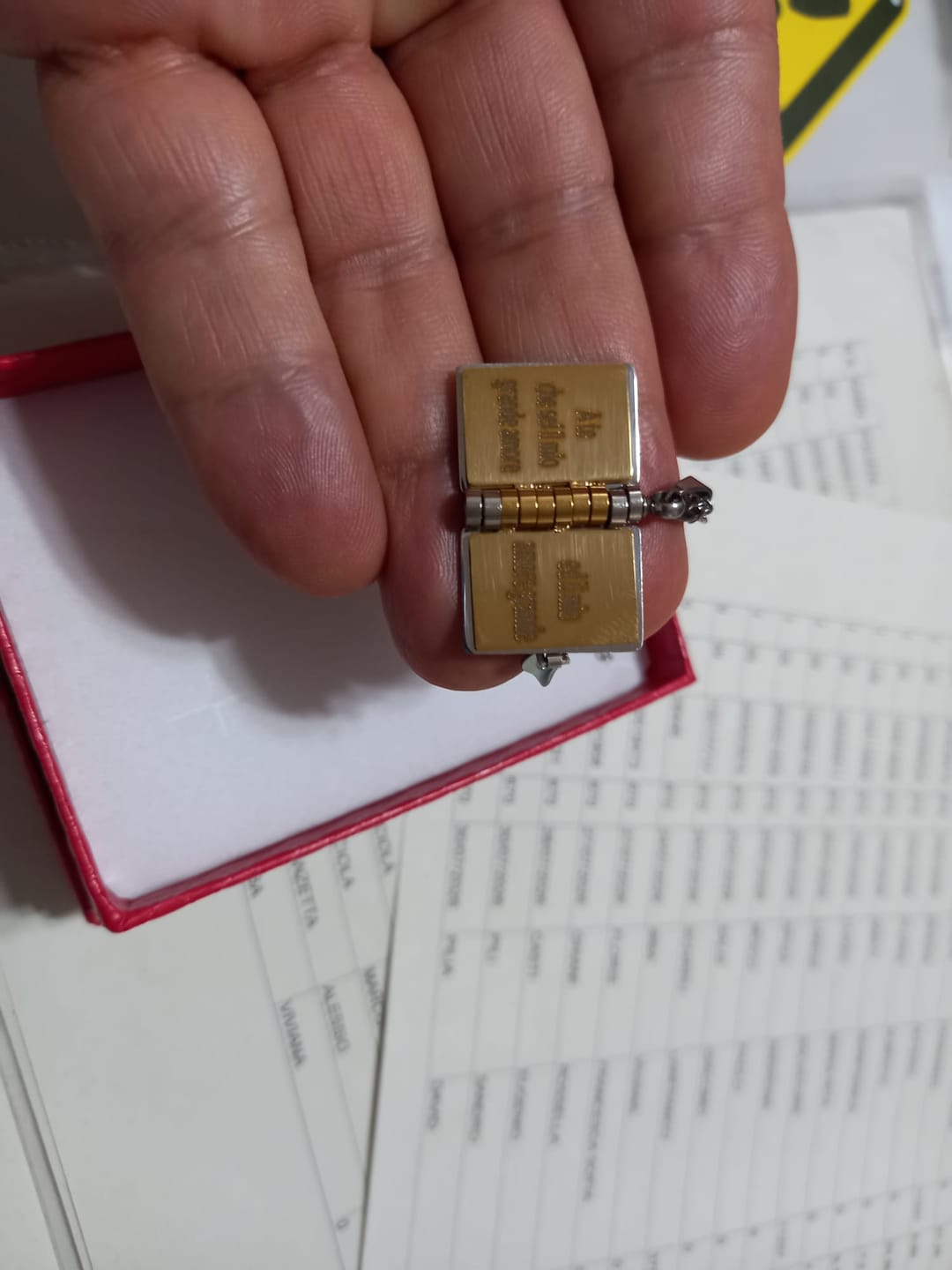 Customer photo review of Portachiavi/Collana Book - A te che sei...