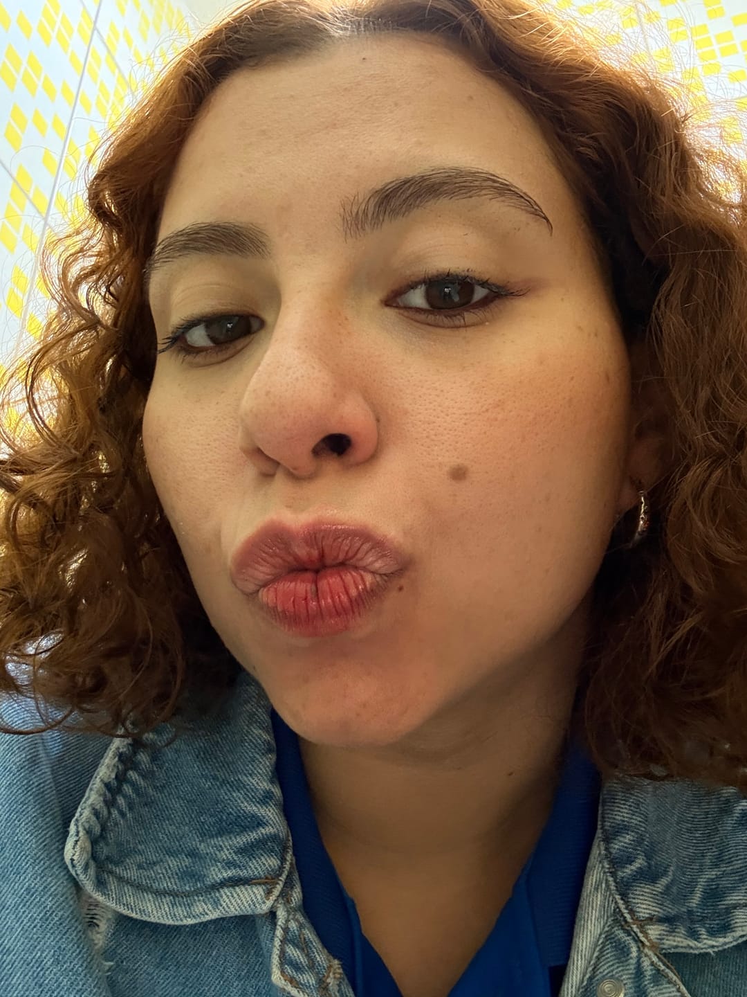 Customer photo review of Lapiseira para Olhos Bordô - Cherry - Vizzela