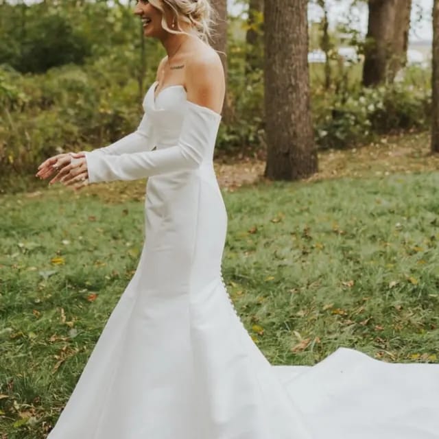 Customer photo review of Detachable Crepe Bridal Sleeves