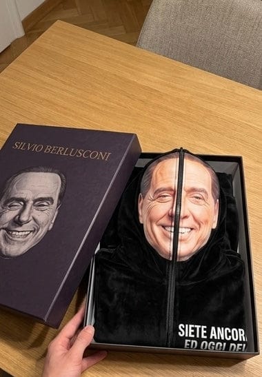Customer photo review of Felpa Berlusconi