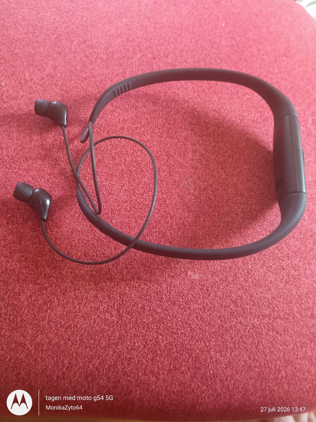 Customer photo review of AquaSound Pro-W18 In-Ear Swimming Headphones with 32GB Memory, Bluetooth, FM, Receiving