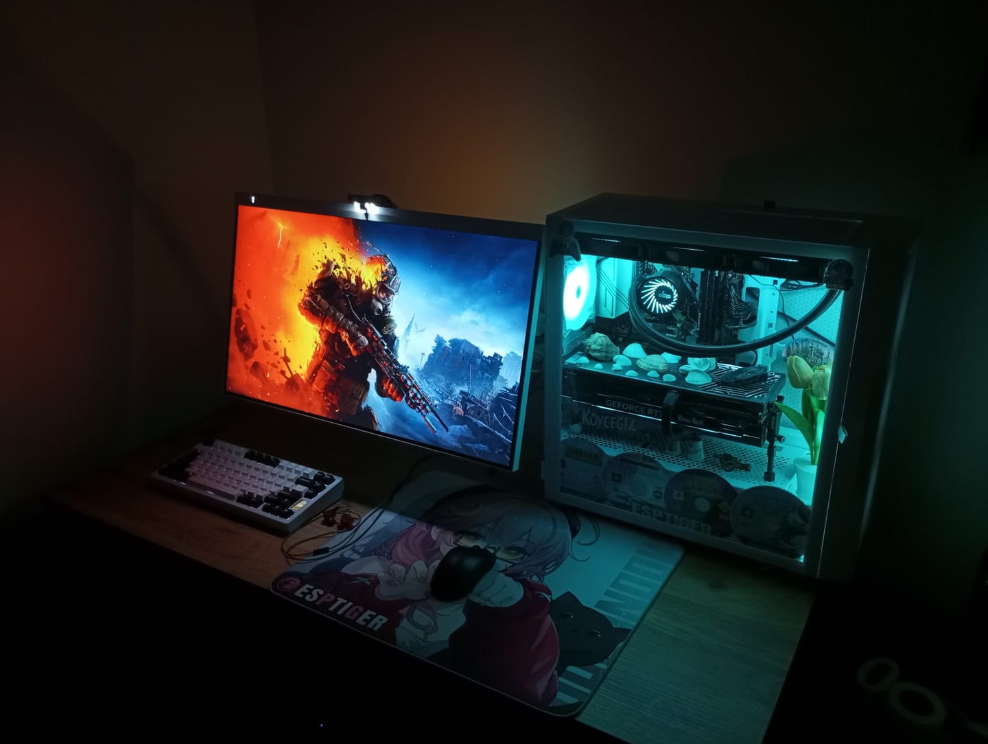 Customer photo review of ESPTiger Neon V2 - Moondrop Edition Poron Mousepad