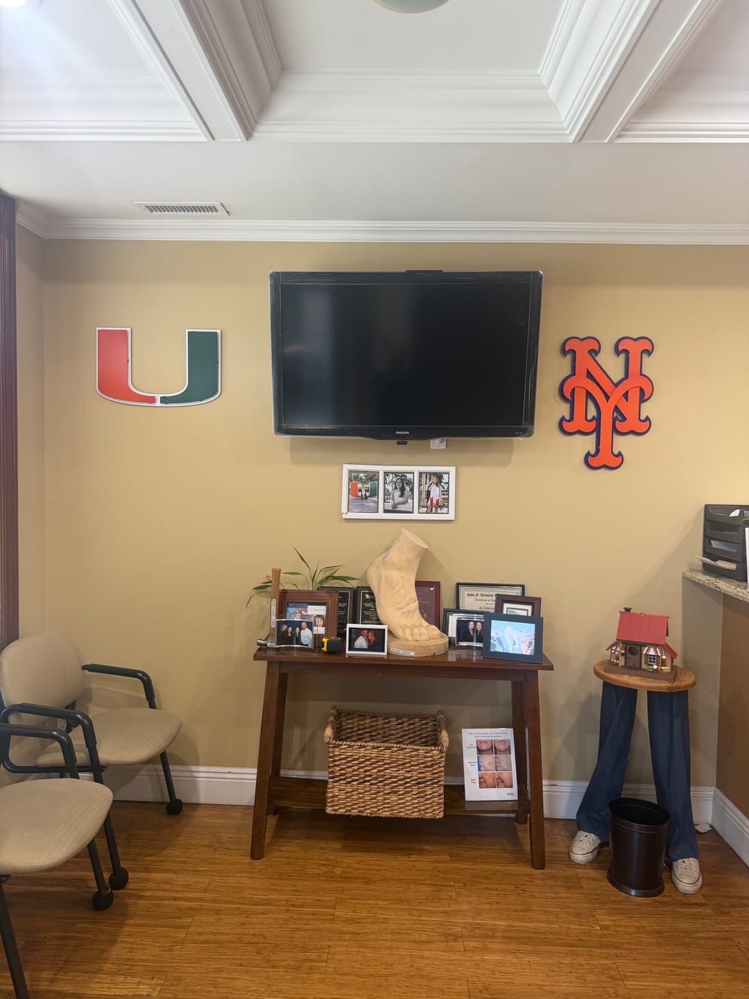 Customer photo review of Miami Hurricanes "U" 3D Vintage Metal Wall Art