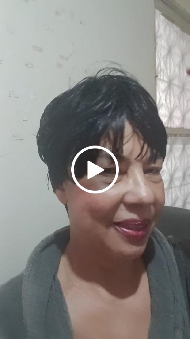 Customer video review of Peruca Esther Castanho Escuro Curta Franja (Premium)