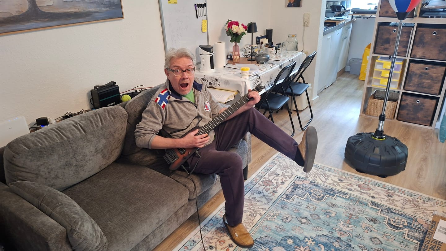 Customer photo review of Donner HUSH X Kopflose Bauweise E‑Gitarre