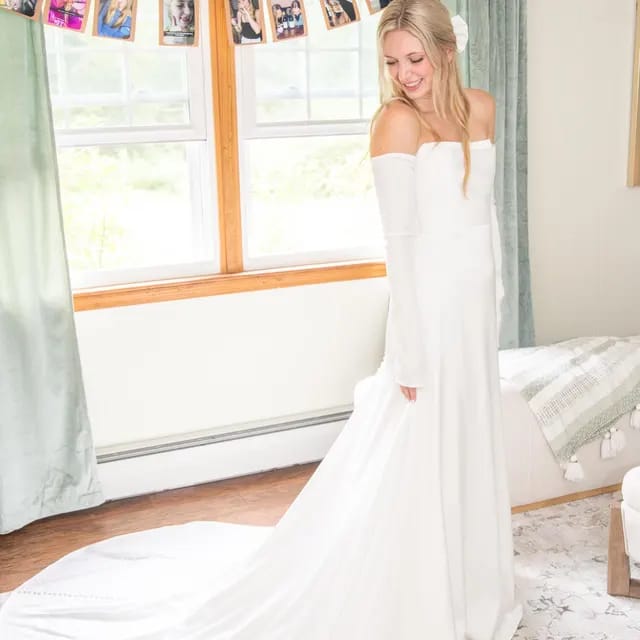 Customer photo review of Detachable Crepe Bridal Sleeves with Buttons