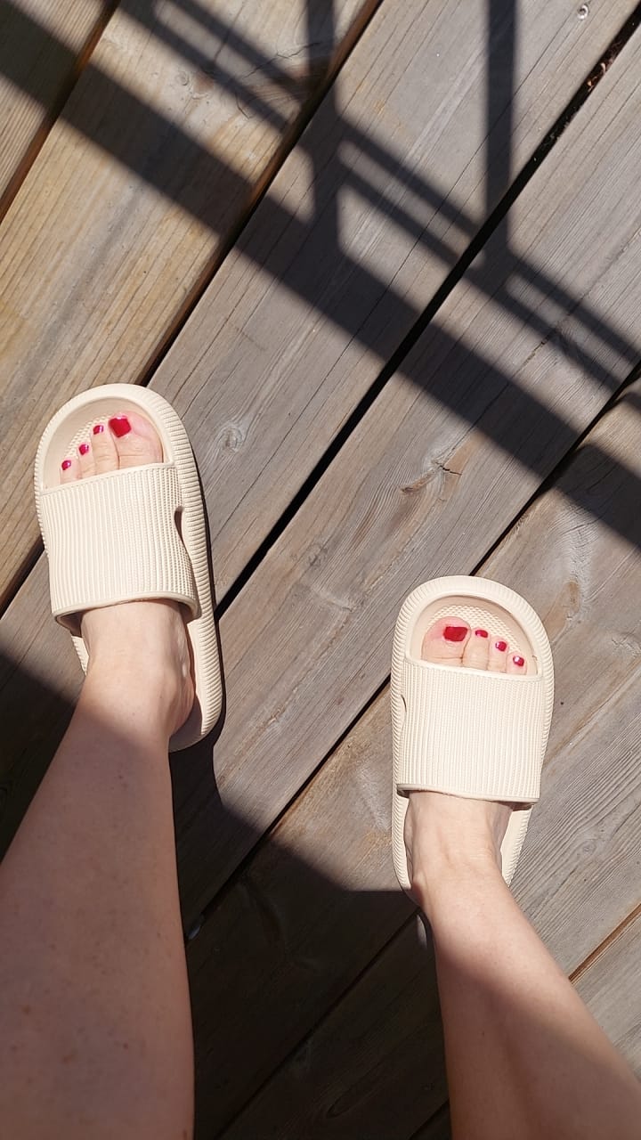 Customer photo review of HappyFlops Original
