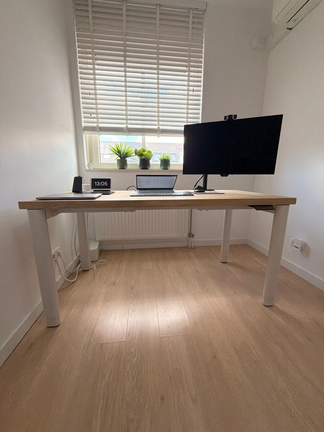 Customer photo review of Maidesite T4 Pro Plus – Höhenverstellbarer Schreibtisch mit 4 Beinen im eleganten Gleichgewicht