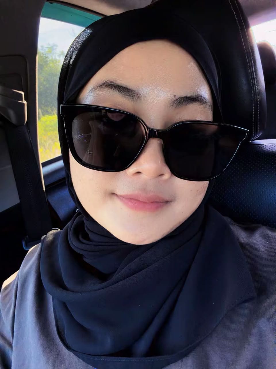 Customer photo review of Taylor Rectangular Framed Sunglasses
