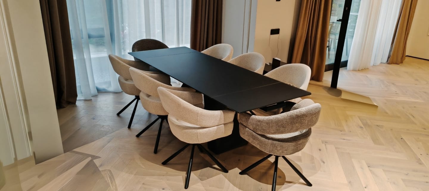 Customer photo review of Masa moderna dining SALVADORE, negru mat, metal/sticla securizata, 160/240x90x76 cm