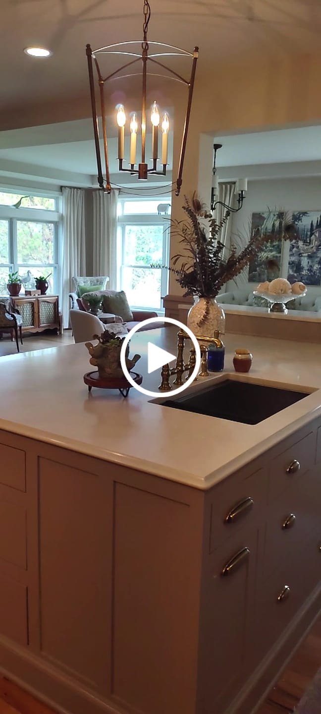 Customer video review of 4-light French Antique Gold Candle Square Lantern Chandelier