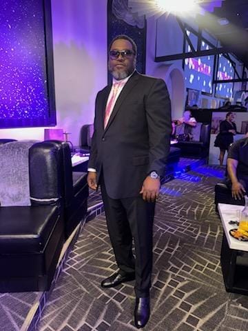 Customer photo review of Pink Paisley Men's 70 Inches Extra Length Tie Handkerchief Cufflinks Set