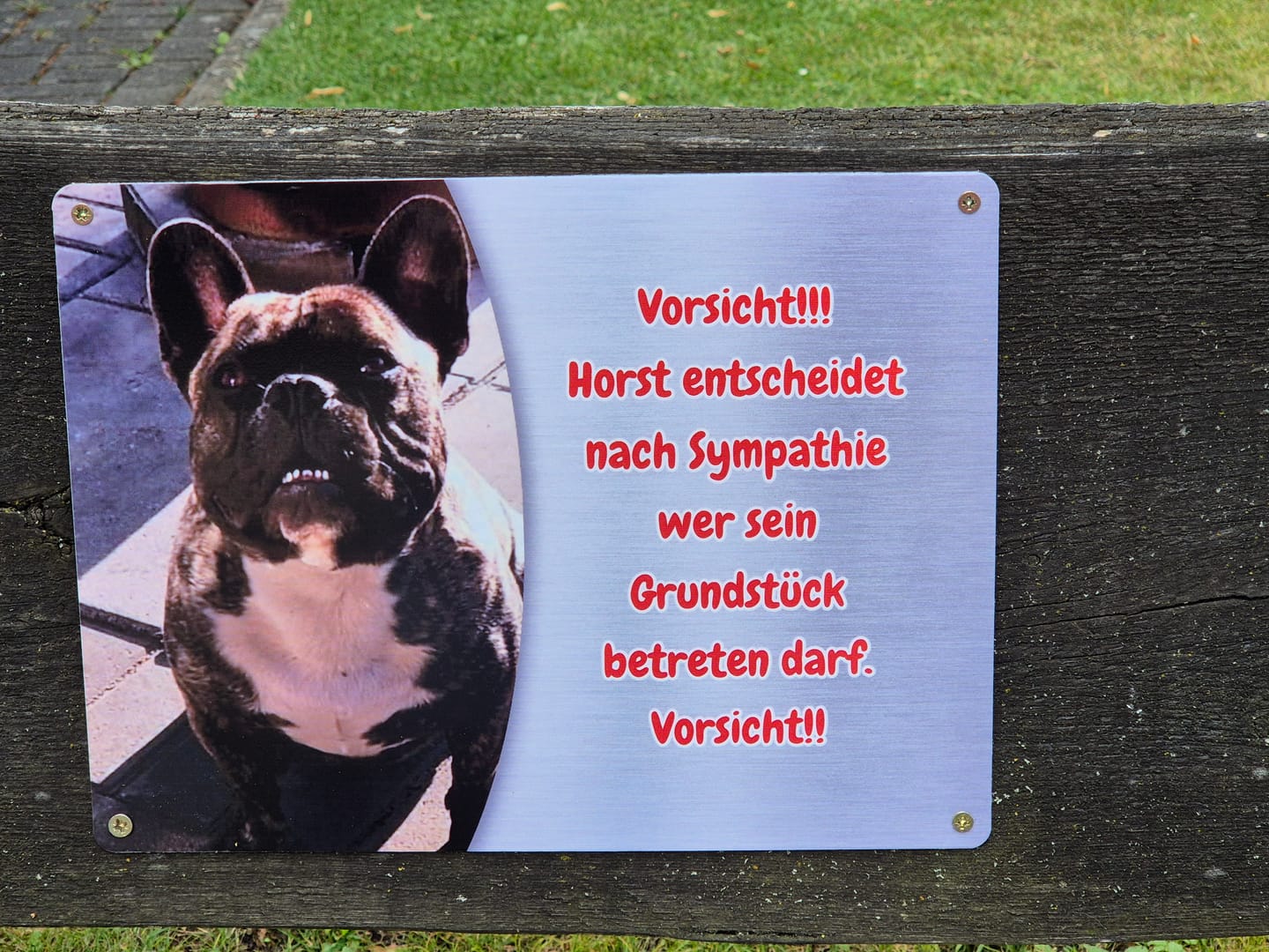Customer photo review of Hunde-Türschild personalisiert mit Foto & Text (UV- und wetterfest)