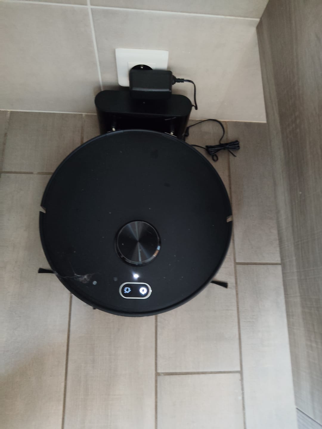 Customer photo review of Robot aspirateur V8 Pro – Nettoyage automatique avec fonction serpillère, navigation intelligente et contrôle via application pour une propreté sans effort