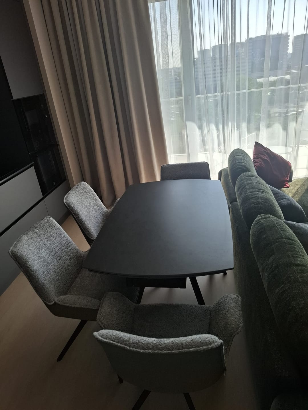 Customer photo review of Masa extensibila URSA, negru cu efect de marmura, ceramica/metal, 125/180x80x76 cm