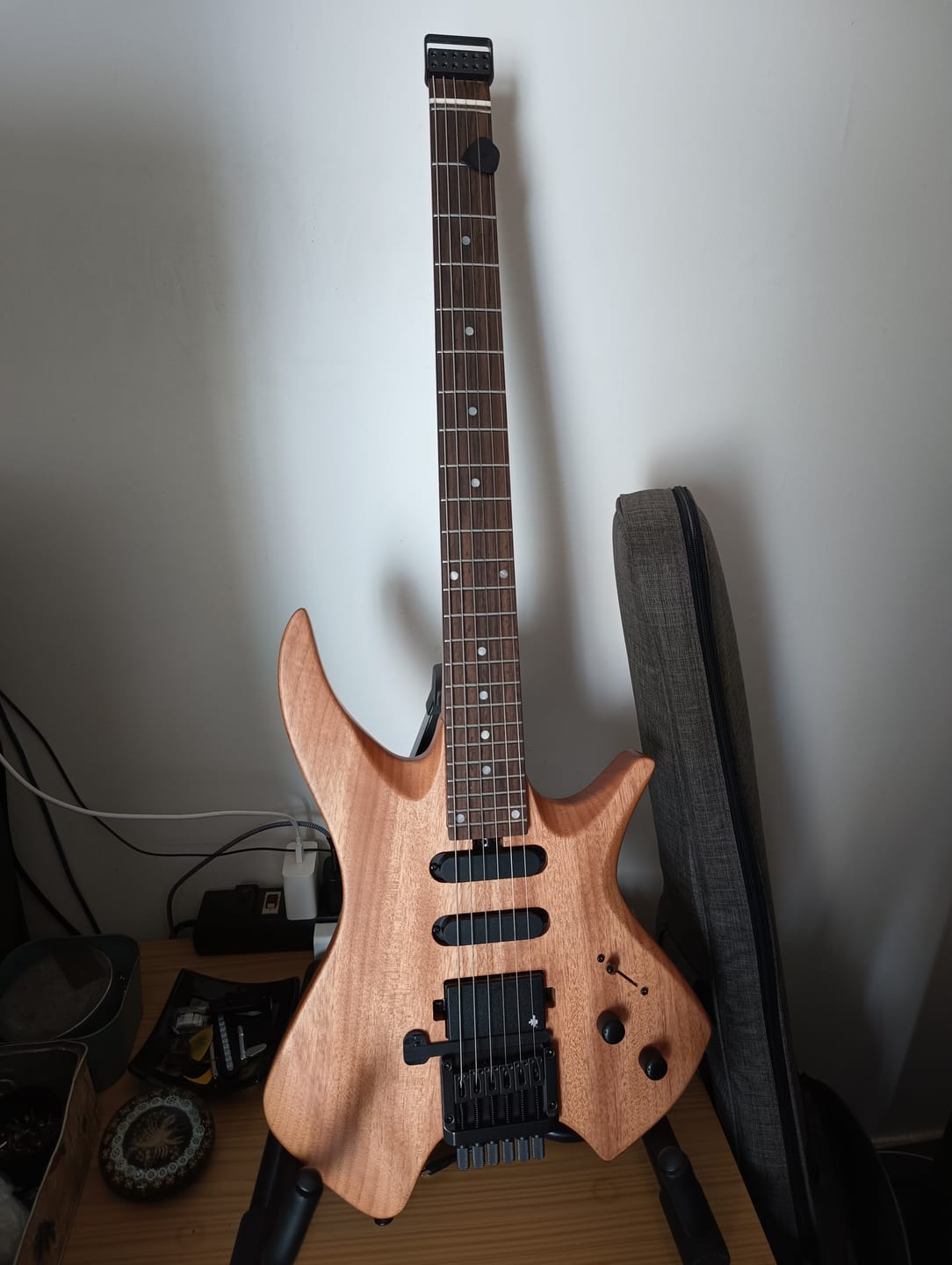 Customer photo review of Donner HLX-500 Chitarra elettrica senza paletta【Modello originale NHL-500】