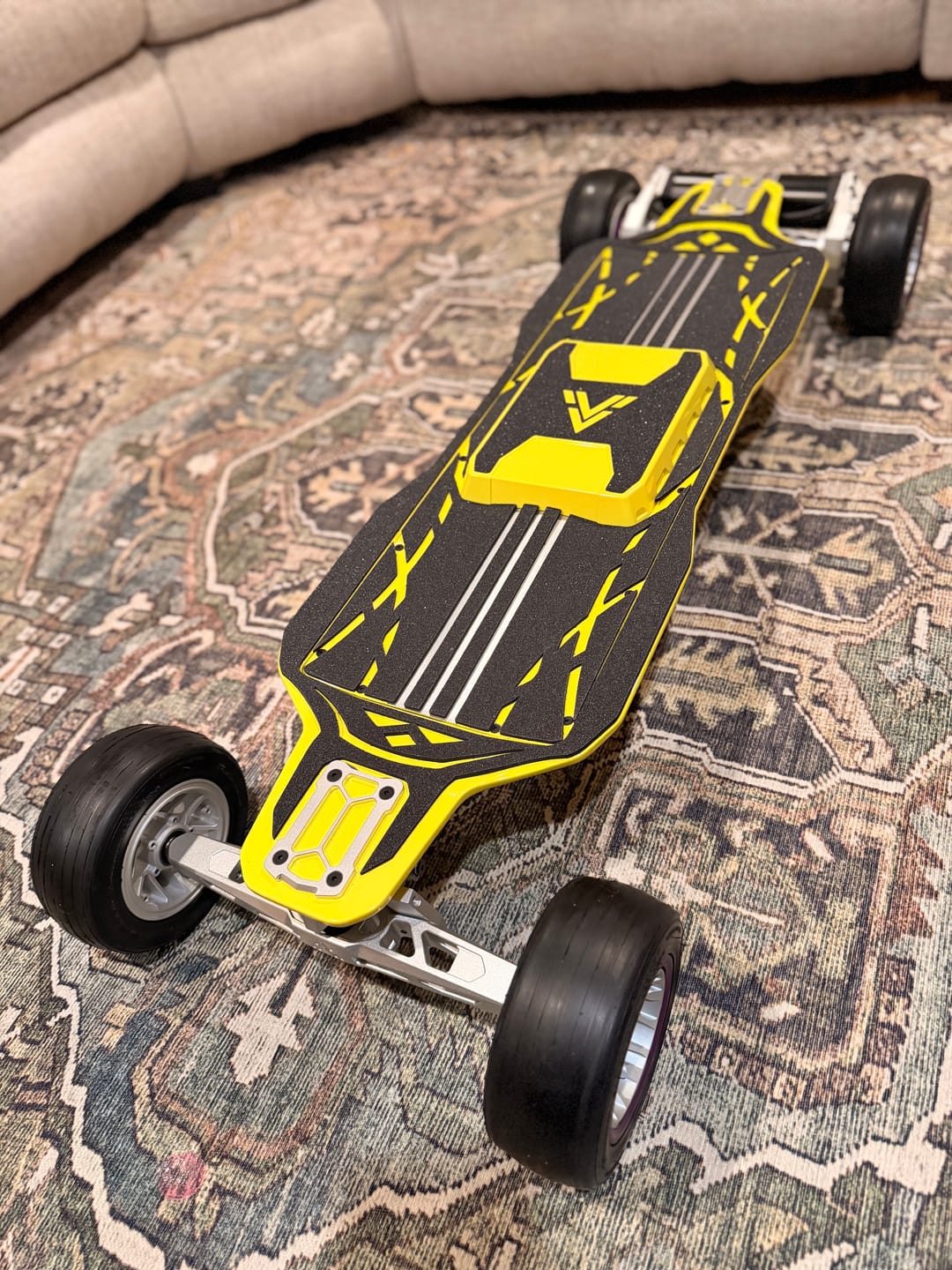 Customer photo review of Acedeck® Ares X5 Electric Skateboard-High Performance All-terrain/ Carbon Fiber