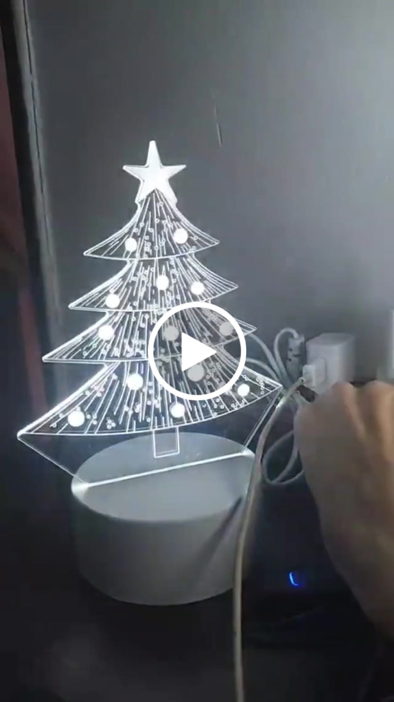 Customer video review of Luminária de Mesa LED 3D Árvore de Natal