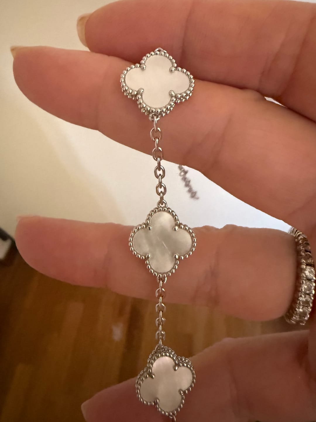 Customer photo review of Bracciale Quadrifoglio con Madreperla