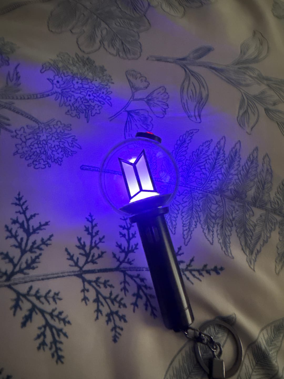 Customer photo review of BTS - OFFICIAL LIGHT STICK VER.4 KEYRING