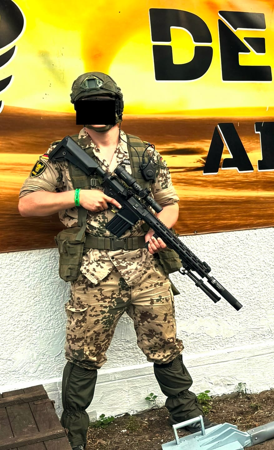 Customer photo review of Genuine German army desert tropical camouflage pants military issue trousers