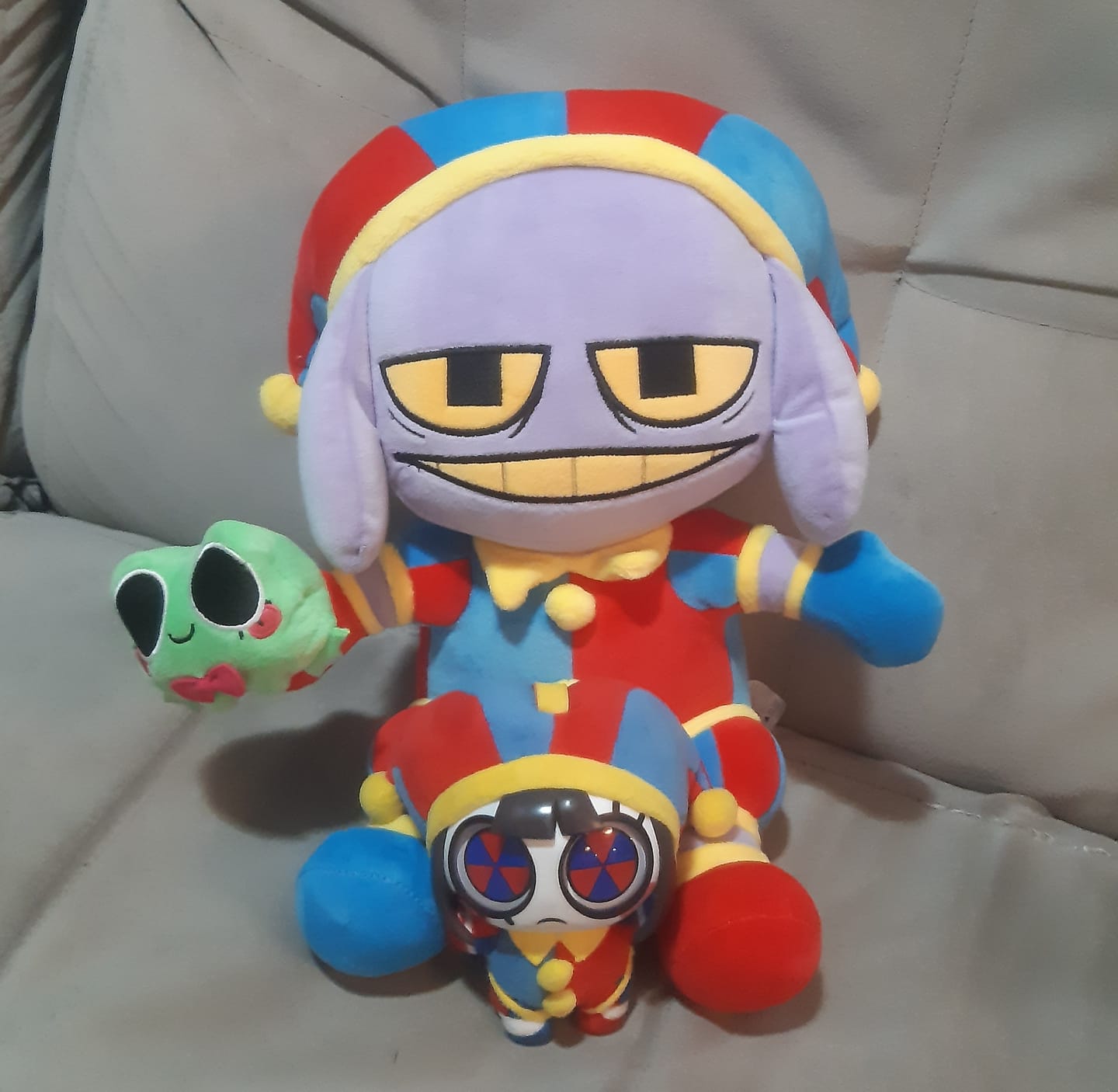 Customer photo review of Pomni-Suit Jax Plush