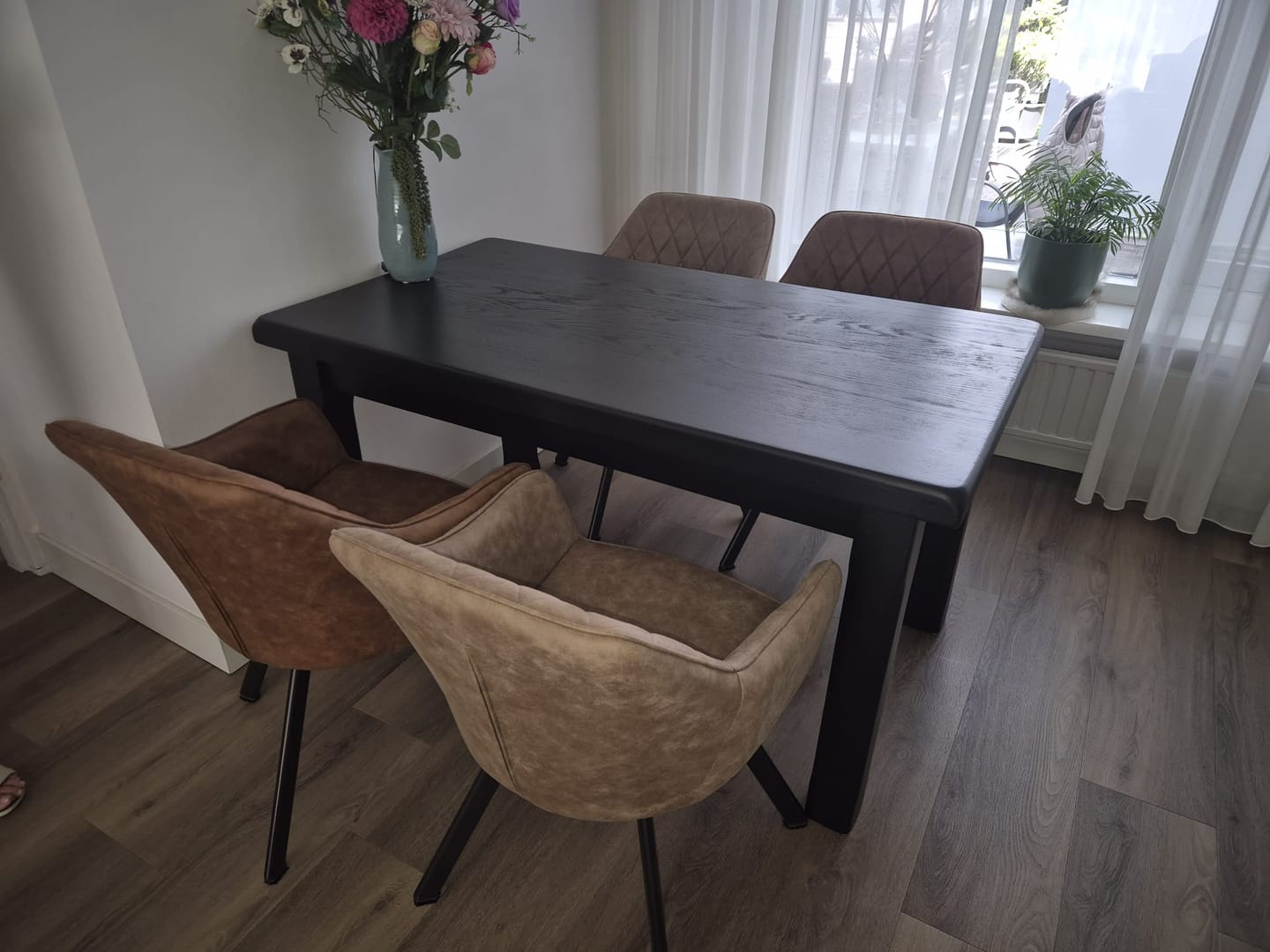 Customer photo review of Brione Draaibare Eetkamerstoel - Taupe