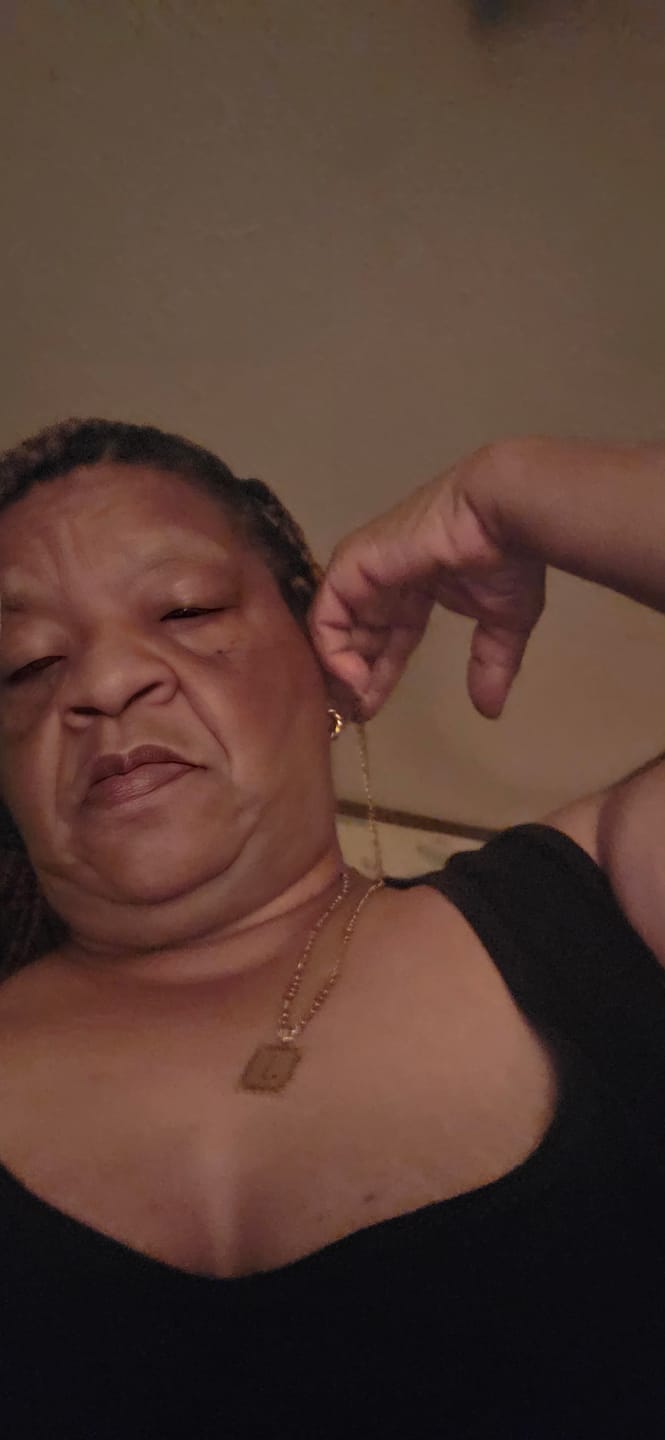 Customer photo review of Embossed Initial Necklace w/ Figaro Chain