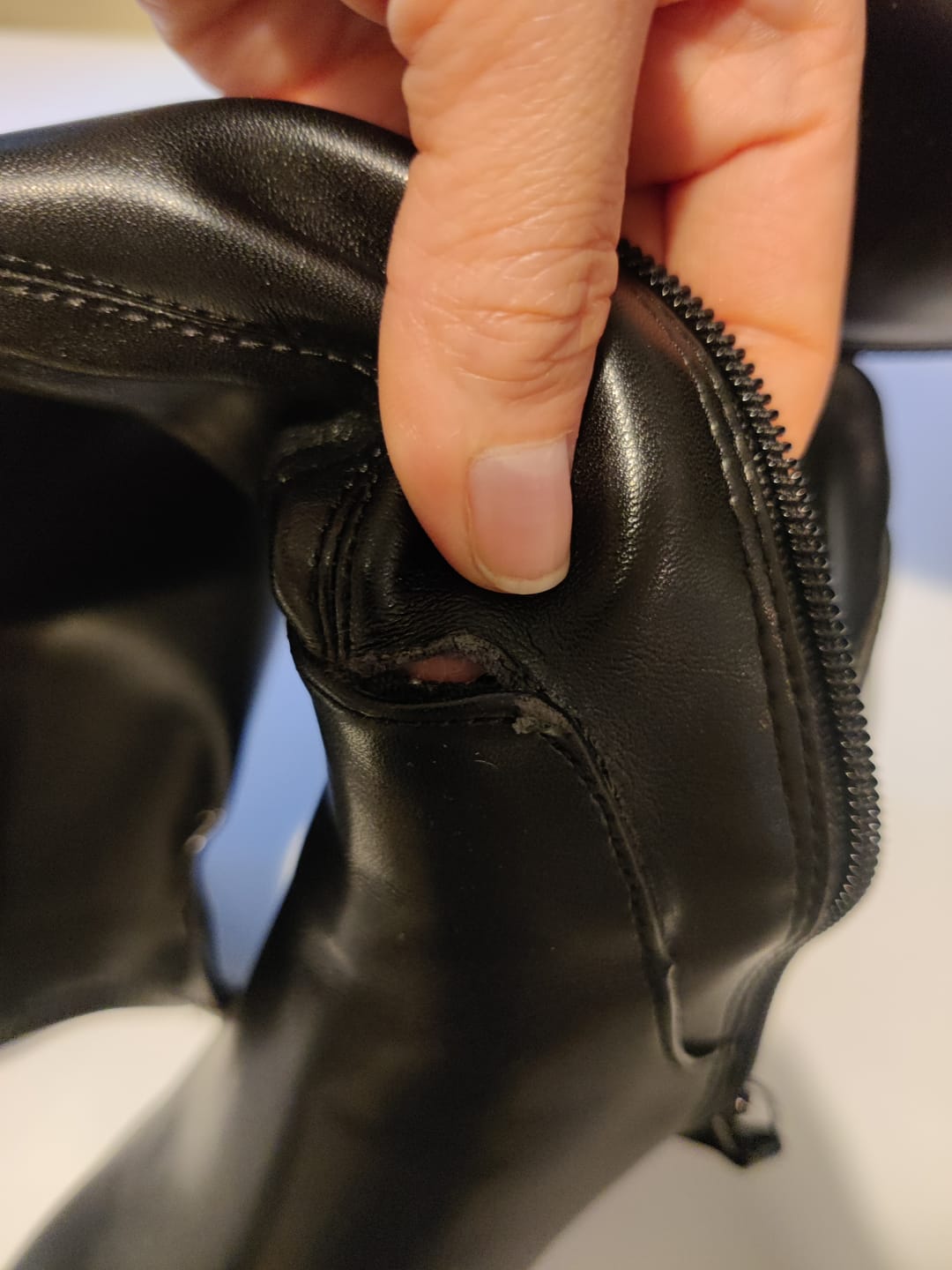 Customer photo review of ABERDEEN BLACK - Stivali Alti Donna Neri  Donna STEVE MADDEN