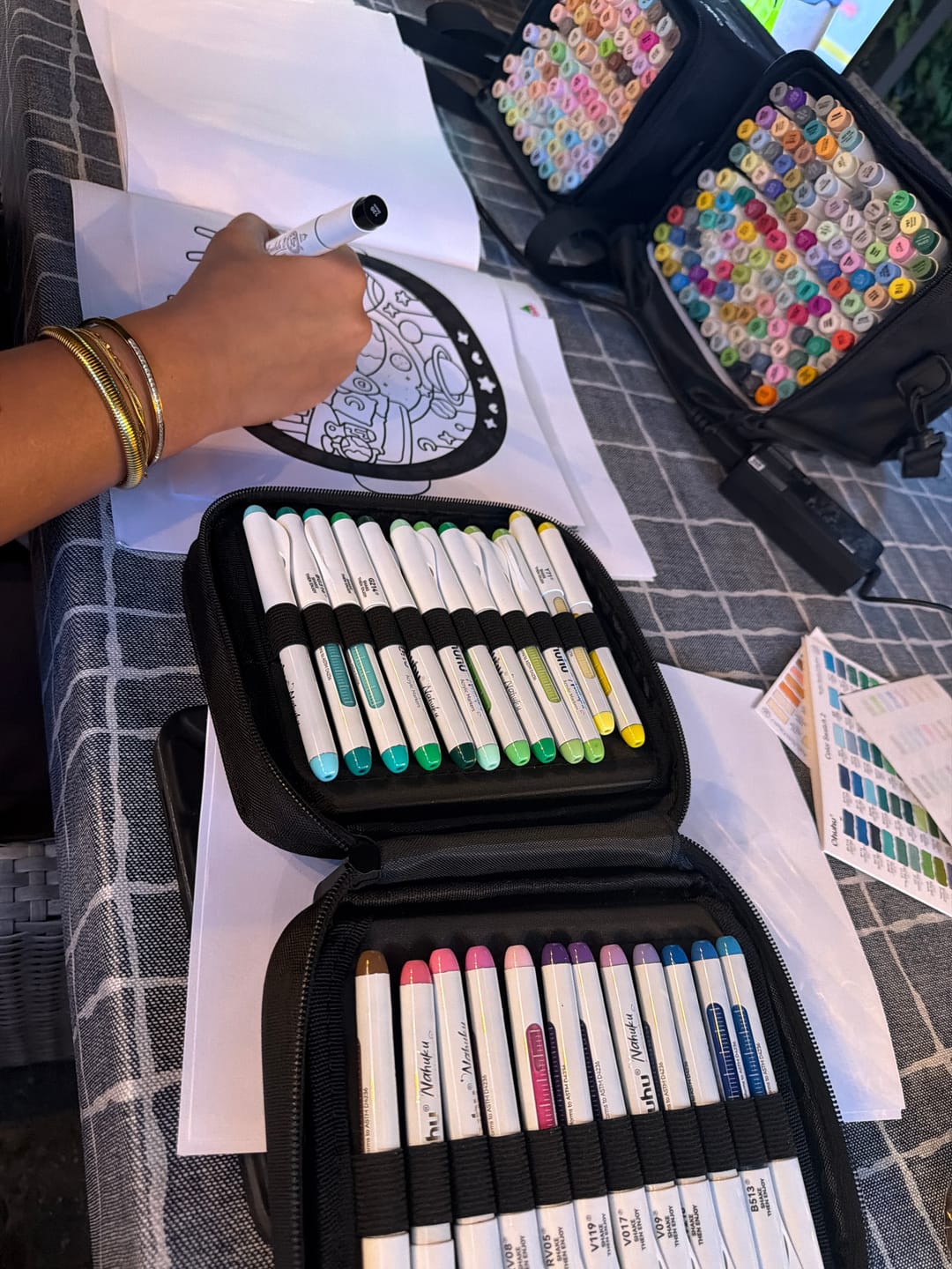 Customer photo review of Ohuhu Nahuku Direct-ink Acrylic Markers
