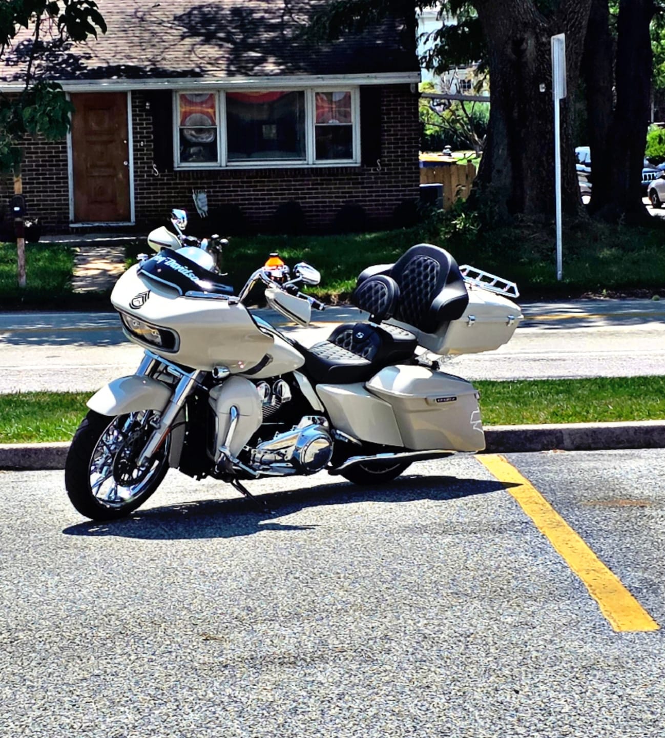 Customer photo review of Color-Matched Detachable King Tour Trunk for 2014-2023 Touring | Mocardine