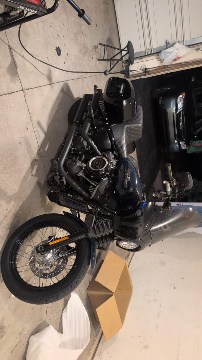 Customer photo review of 32L - Darkin Large Quick Mount Painted Hard Saddlebags for Harley Softail Street Bob FXBB/S