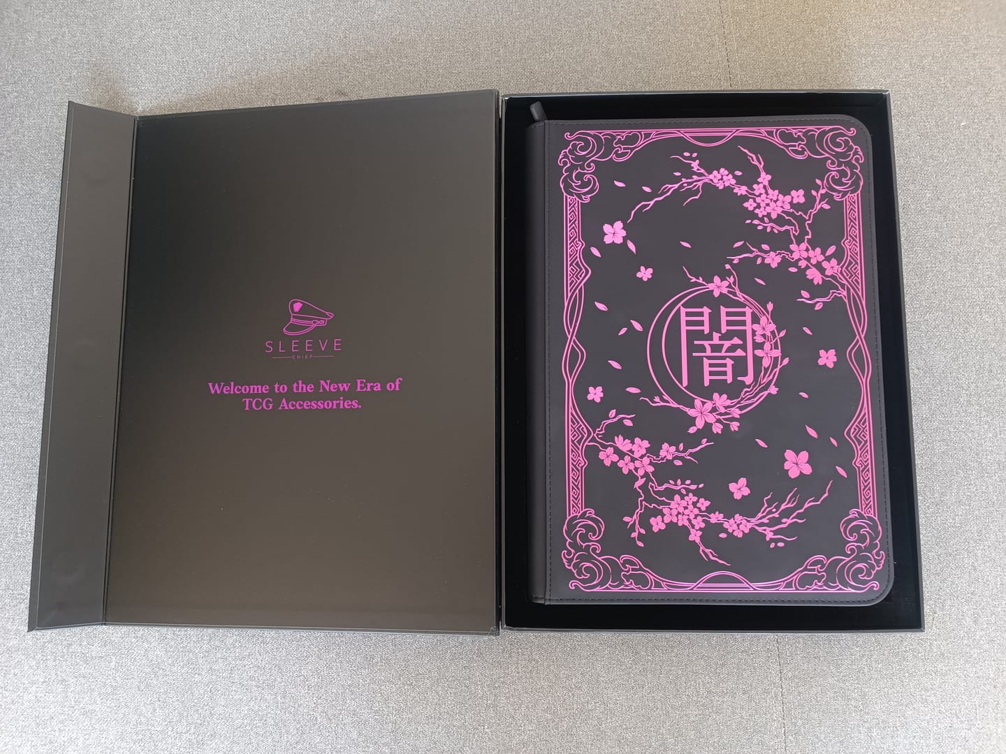 Customer photo review of DARKNESS - 9-Pocket Trading Card Binder
