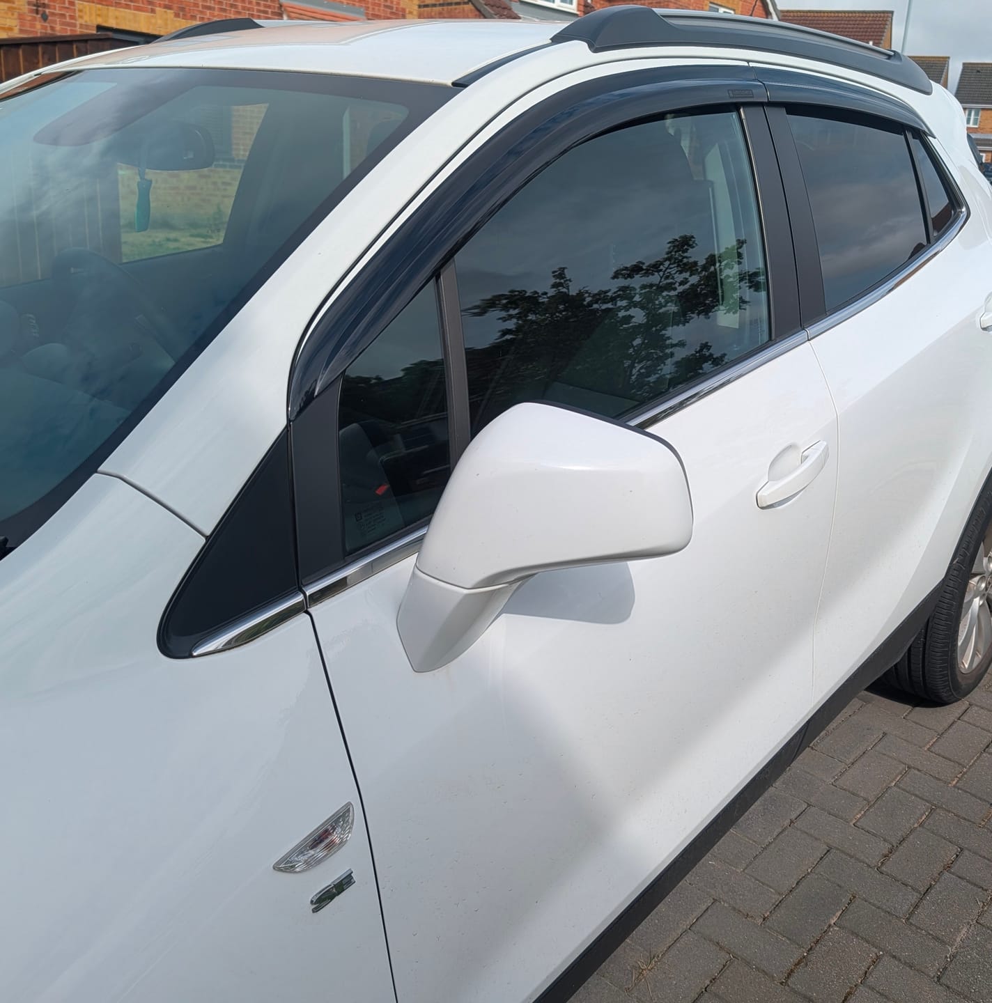 Customer photo review of Auto Clover Wind Deflectors Set for Vauxhall Opel Mokka 2012 - 2019 (4 pieces)