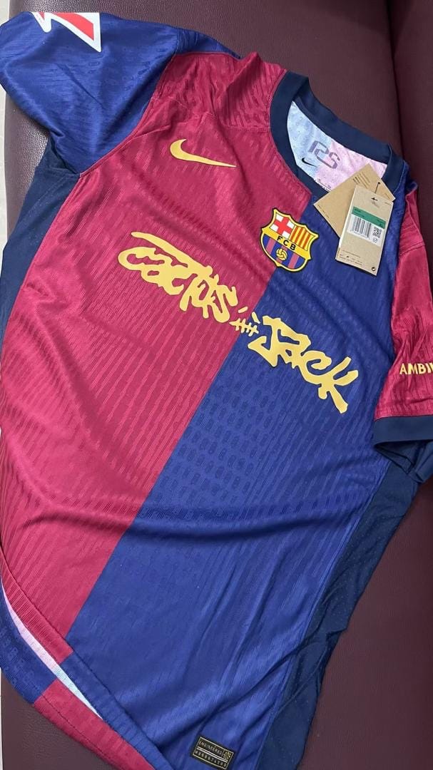 Customer photo review of Camisola Barcelona I 25/26 - Travis Scott CACTUS JACK
