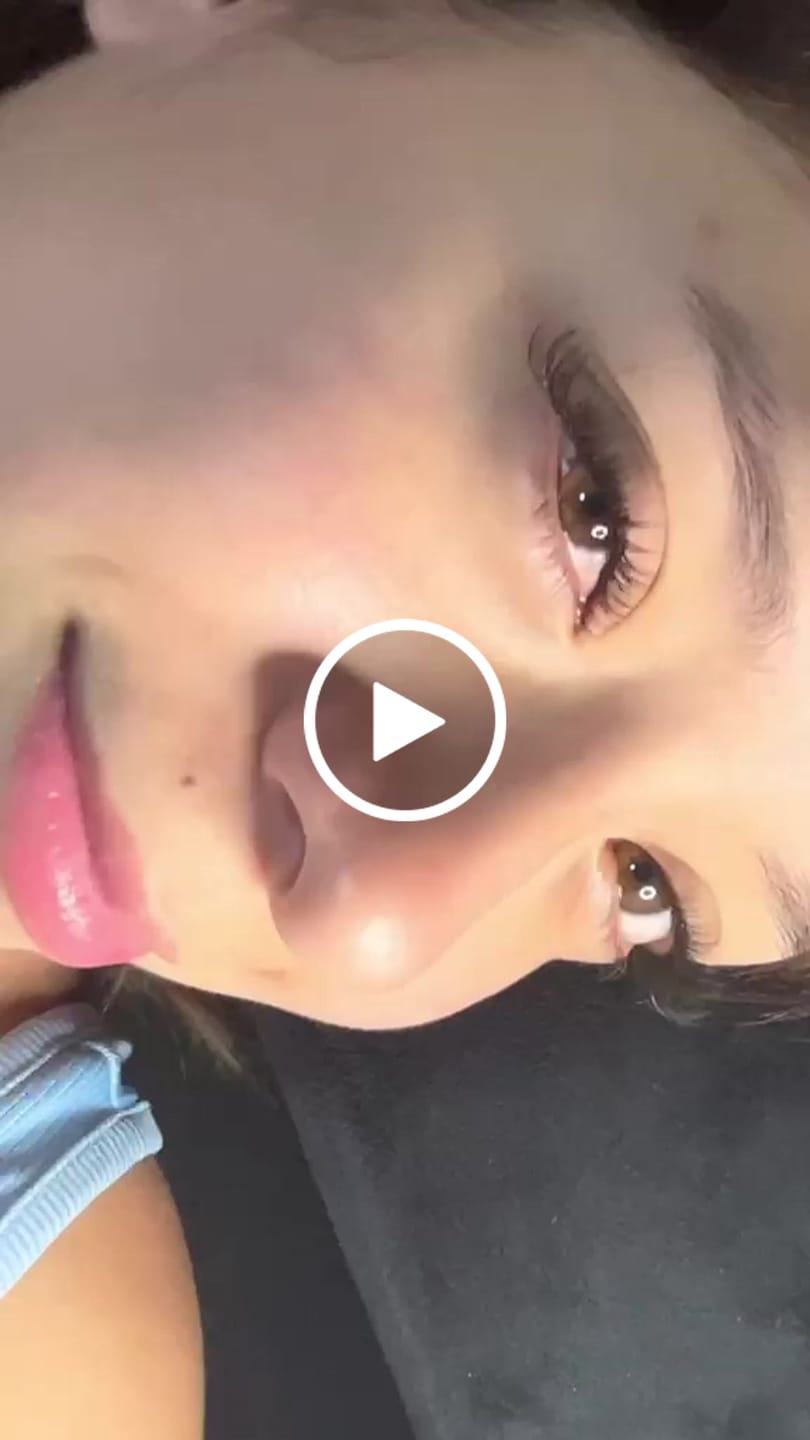 Customer video review of Flat Lashes