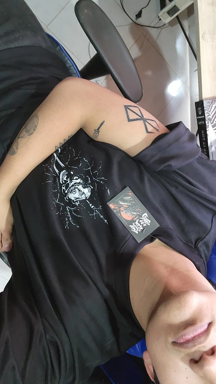 Customer photo review of Playera oversize Berserk drop B02