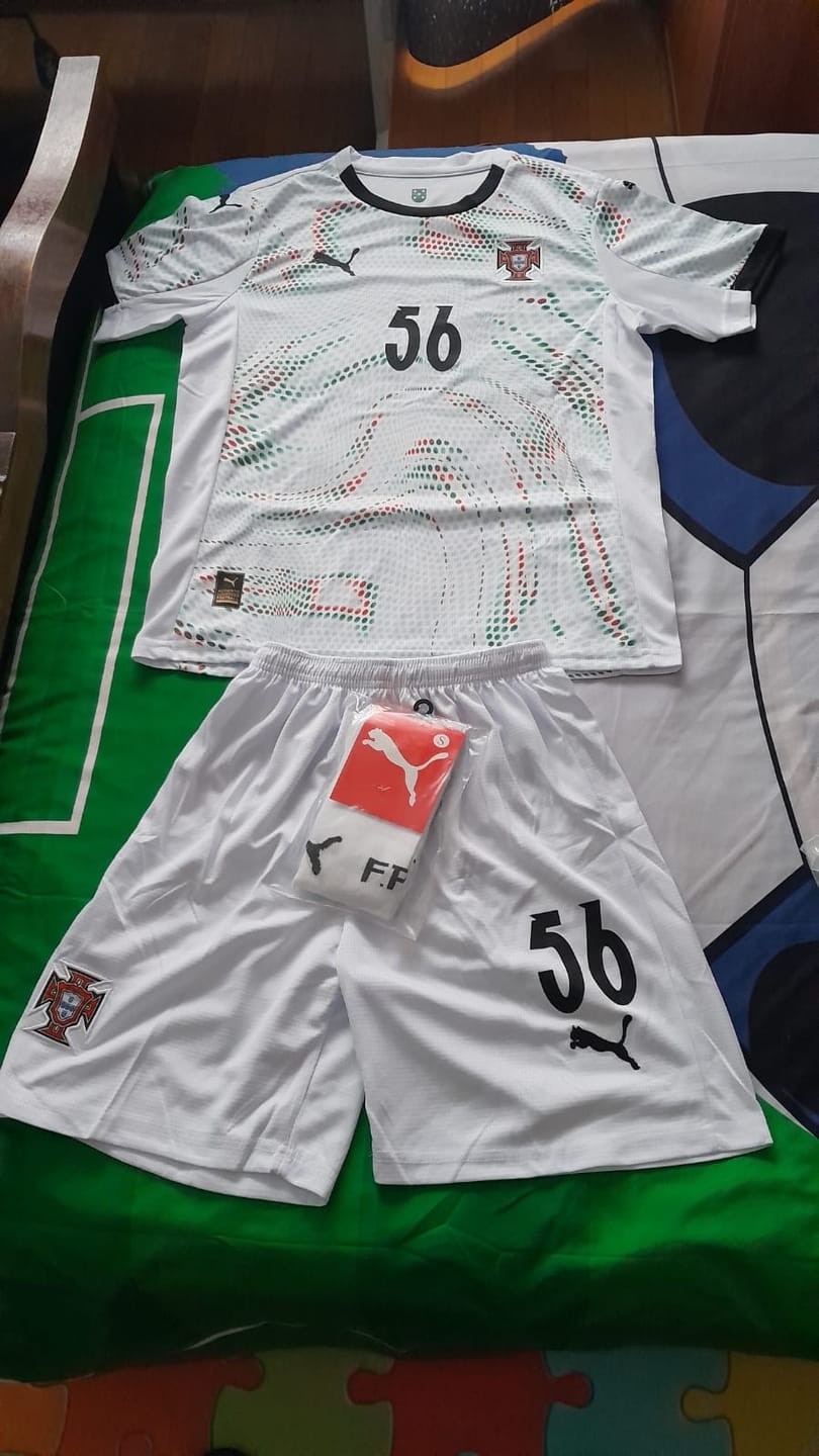 Customer photo review of Kit Infantil Portugal II 25/26 - Com Meias