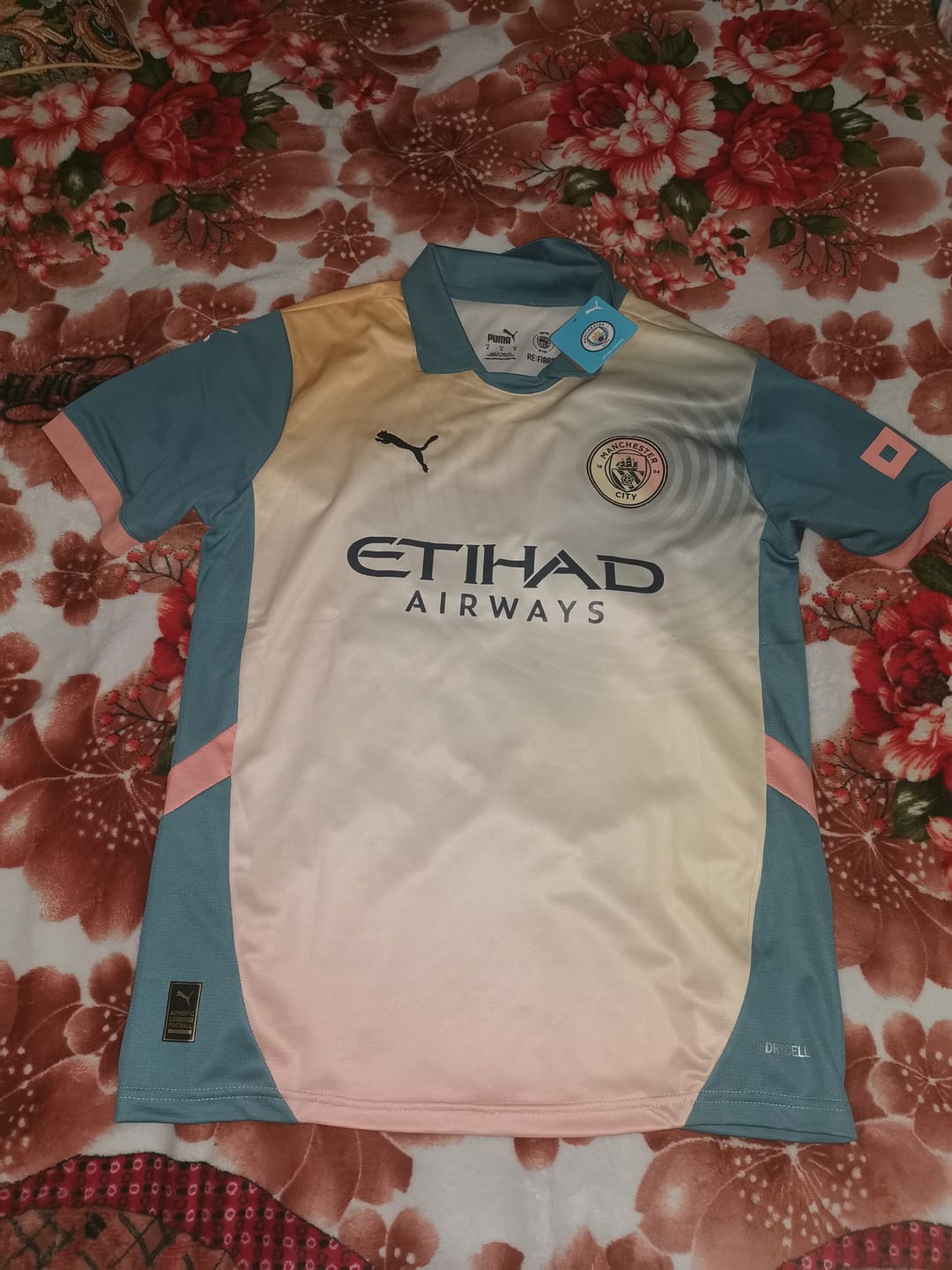 Customer photo review of Camisola Manchester City ‘Definitely City’ 24/25