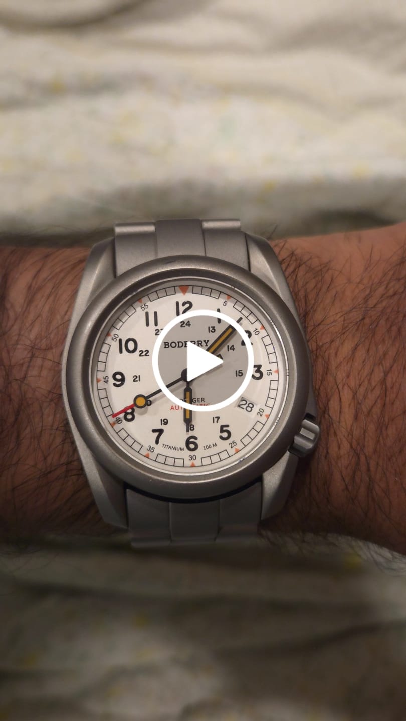 Customer video review of VOYAGER - 100M Waterproof Titanium Automatic Field Watch | White-bracelet