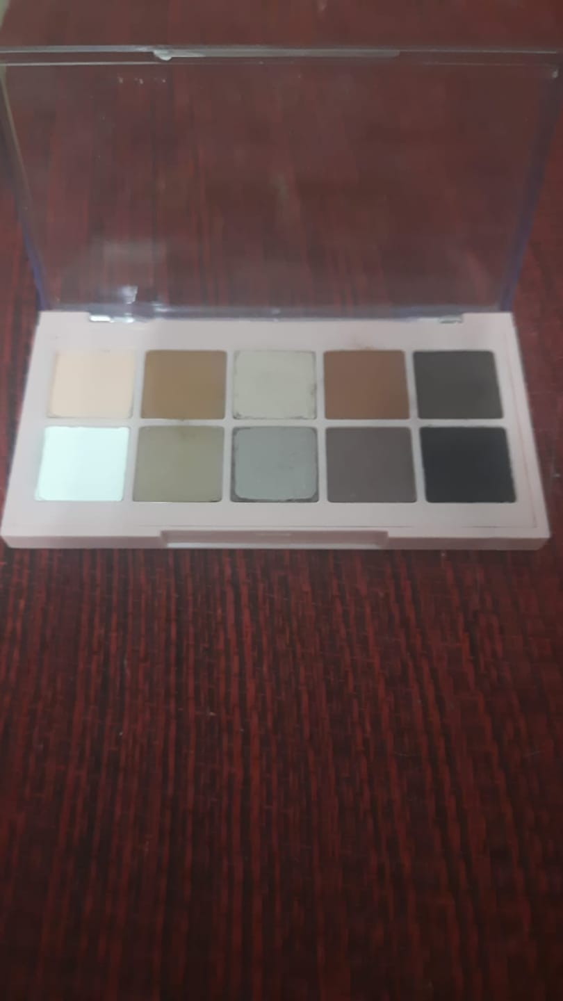 Customer photo review of Paleta de Sombras Ela é Básica - Vizzela