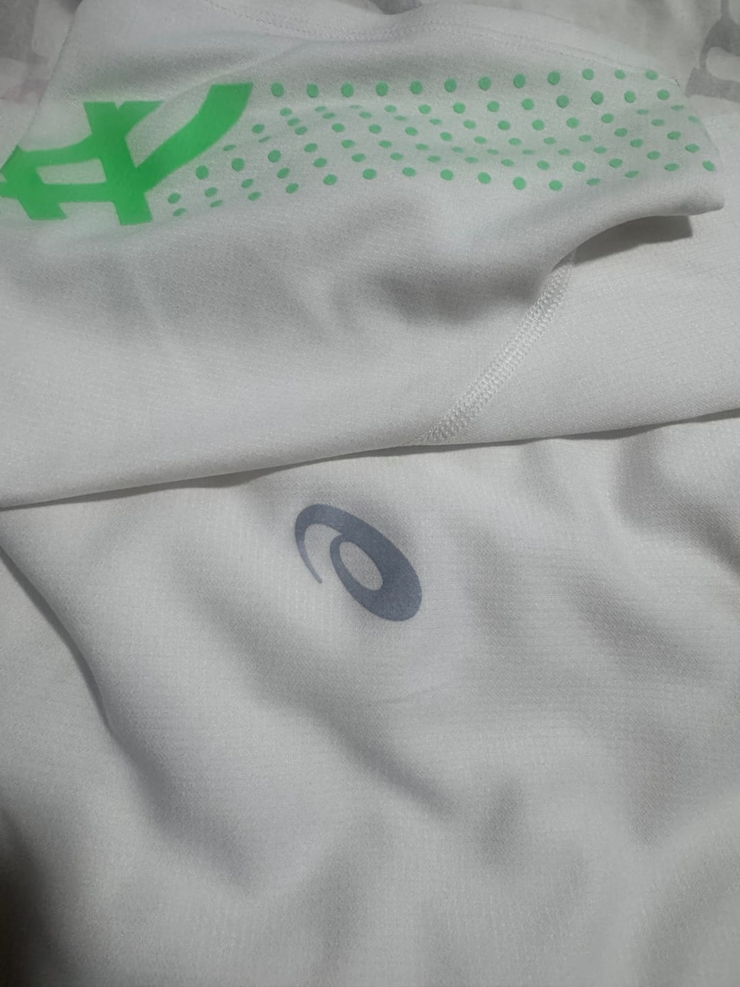 Customer photo review of Asics Camiseta Icon SS Hombre Cream Vital Green
