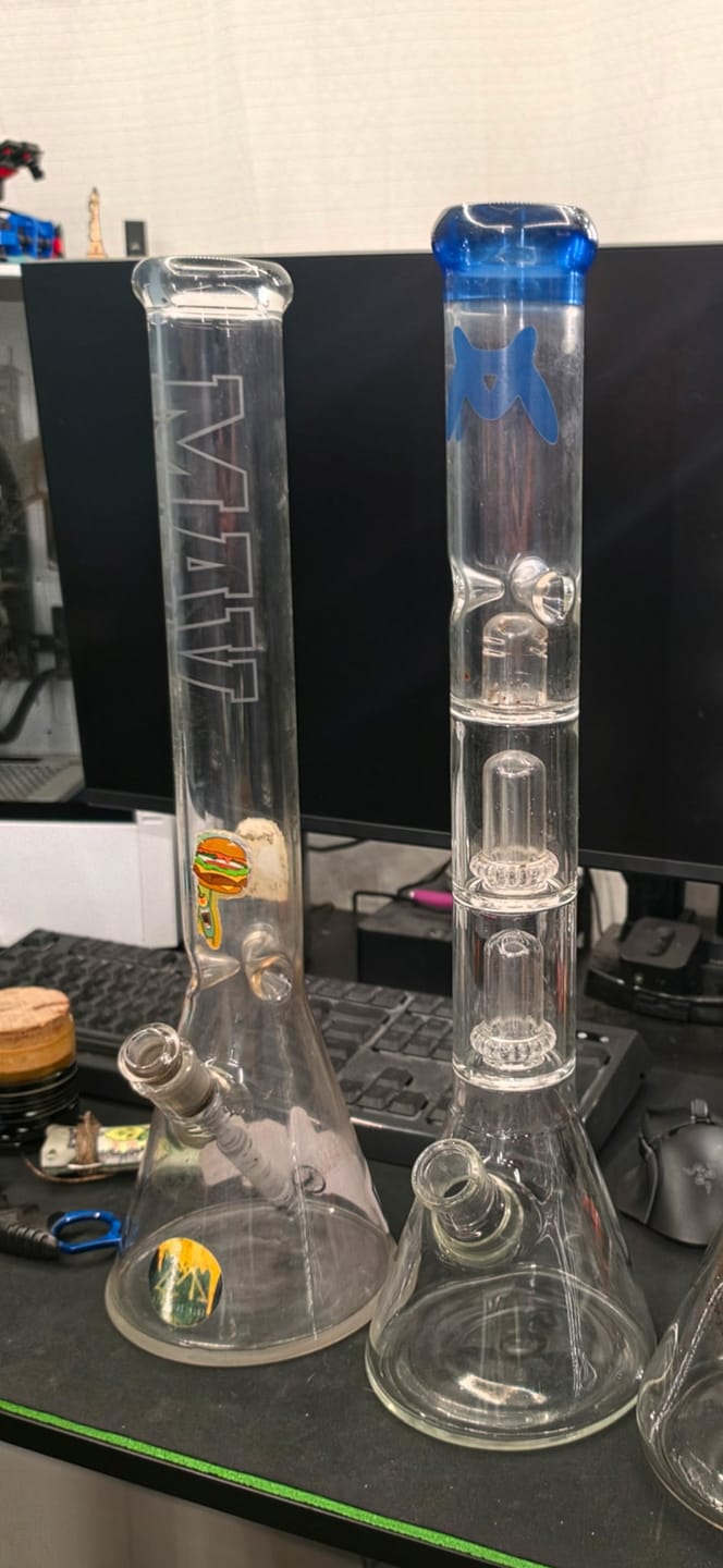 Customer photo review of 18" Double UFO Beaker Bong