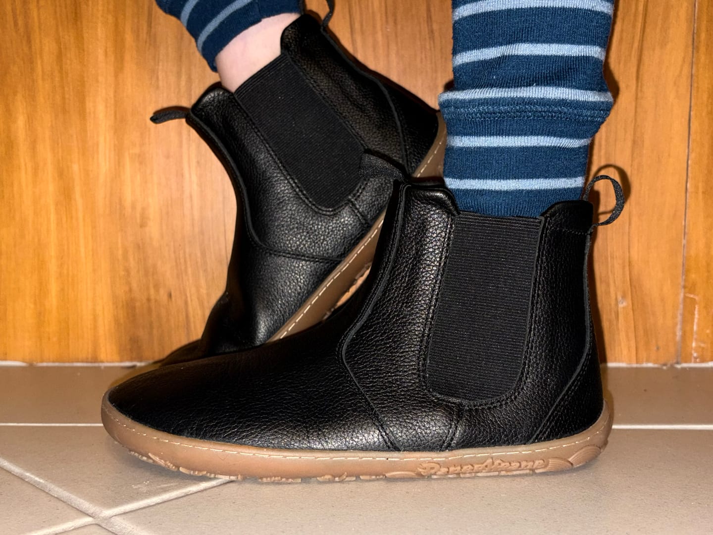 Customer photo review of BLACK GUM | CHELSEA BOOTS - JNR